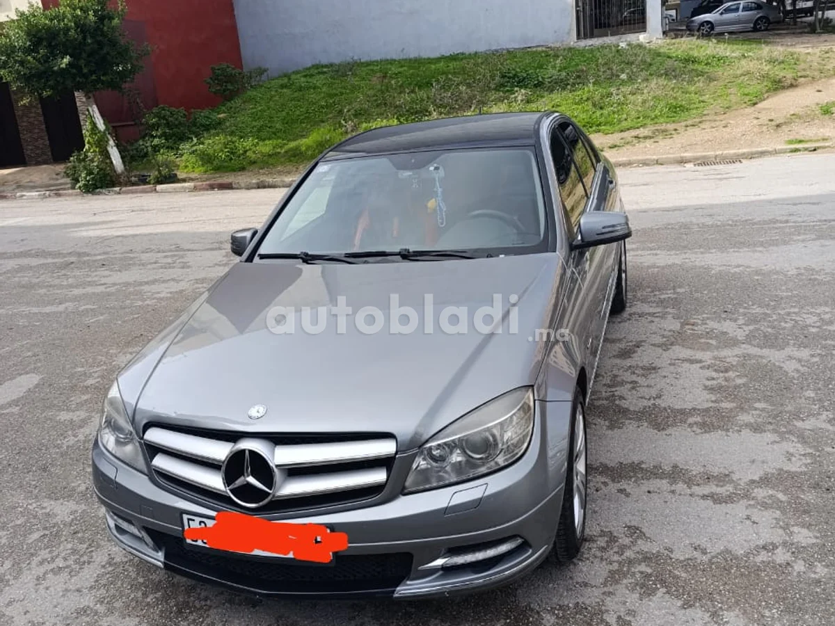 Mercedes-benz 220 2010